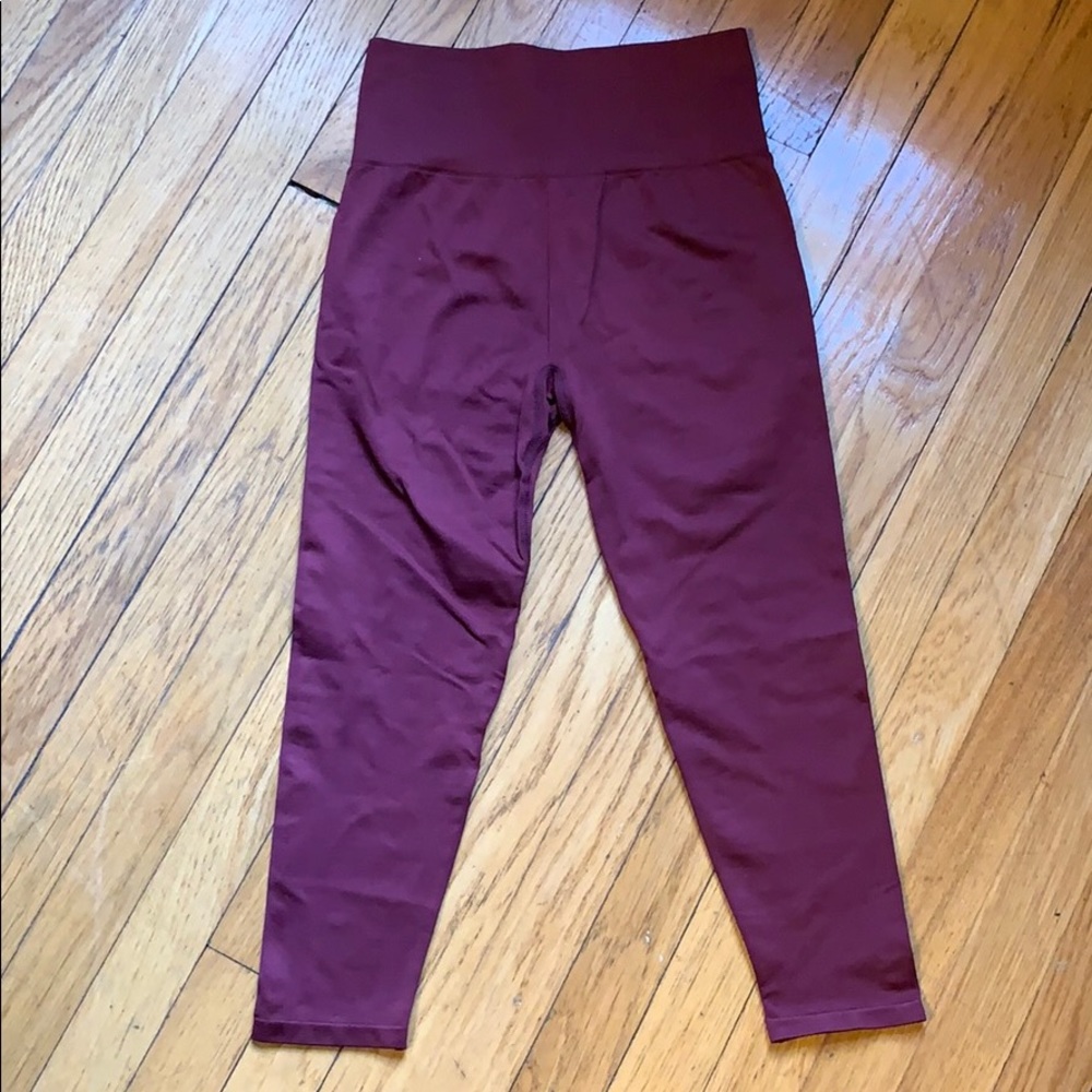Seamless High-Waisted Capri
